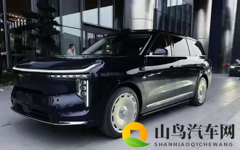 智己LS9实车现身街头，配空气悬架+灵蜥数字底盘，尺寸大过问界M9-1