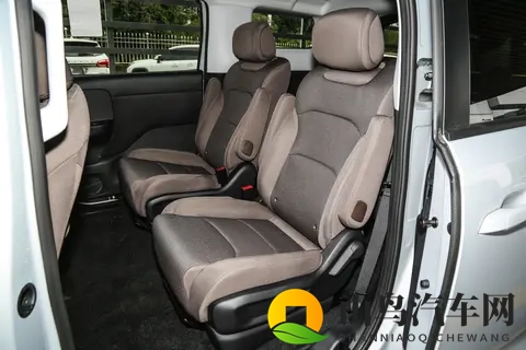 聊聊五菱星光730：真7座+电滑门，7万级全能MPV家用必看？-1