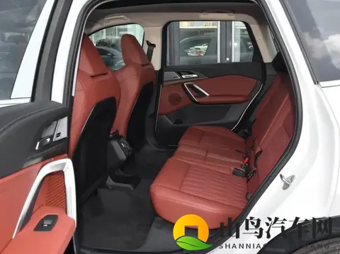 宝马SUV只卖168万!多层隔音玻璃、标配“T”动力,油耗仅69L-2