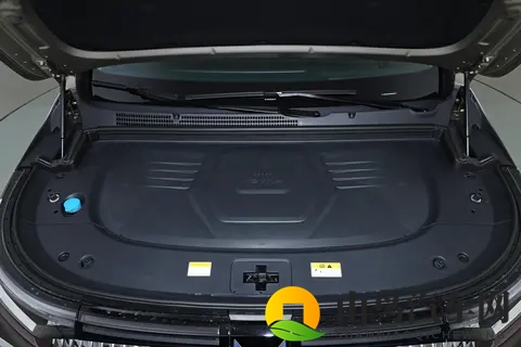 续航1530公里，后排带加热，26款岚图梦想家PHEV适合家用吗？-3