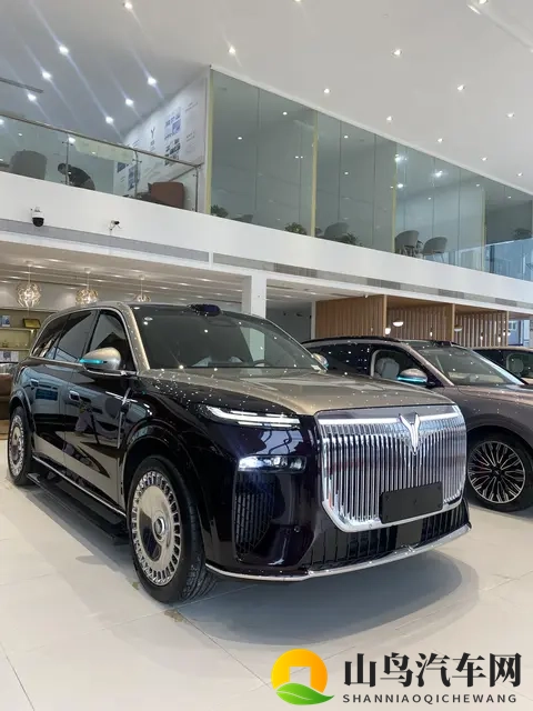 岚图泰山实车到店,长超5米2+后轮转向,配517马力+三腔空悬-2