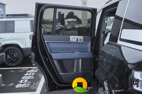 方程豹钛 7 2025 款 190KM 四驱 Ultra 版：科技大空间 SUV 的出行新选择-1