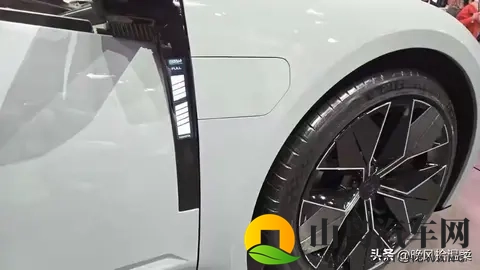 丰田全新卡罗拉概念车首秀，设计语言大换血，目标直指年轻市场-2