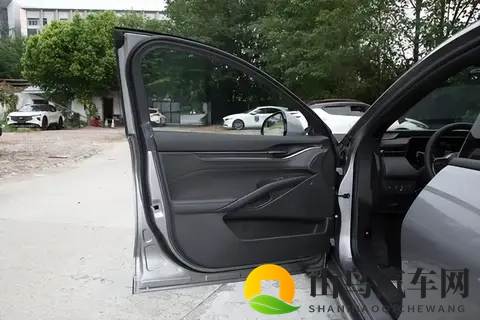 动力强、油耗低、空间大，这台混动B级车试完后有点上头-3