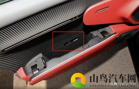 血泪教训！隐藏式门把手断电即锁死，这些逃生技巧能保命​-1