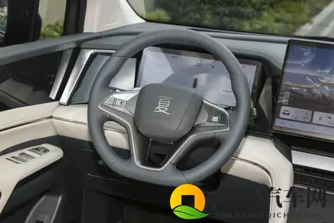 减配入门版增配顶配!2026款比亚迪夏:把区别对待写在配置表上-3