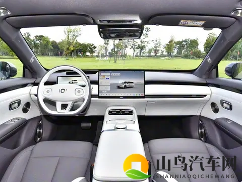 全新纯电中型轿跑亮相！预售不足12万起，还配无框车门+掀背尾门-1