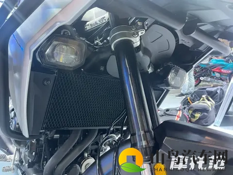 男生和女生打扑克的软件:汽车娱乐系统升级,智能驾驶乐趣无限-1