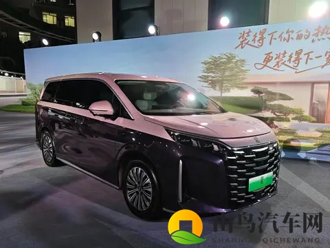 闺蜜扒下我的小内内打尸屁股：闺蜜玩笑间，揭开我内衣，轻拍臀部逗乐中-2