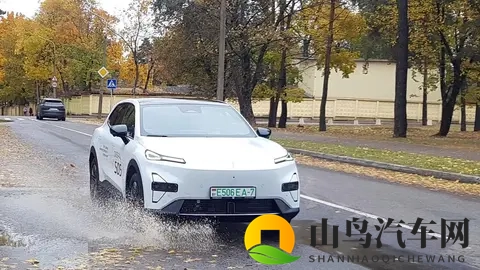 外媒试驾深蓝S05:为何这款中国电动车在白俄罗斯被疯抢?-2