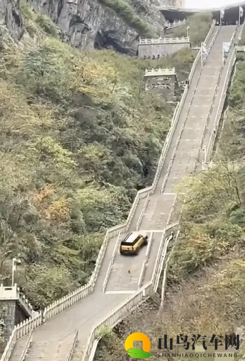 奇瑞天门山测试翻车溜车撞坏护栏后连夜致歉网友：营销别拿安全赌-3