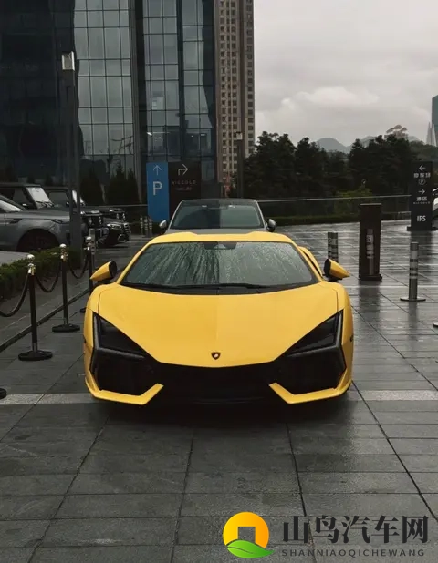 锋芒破界，艺术与空气动力学的巅峰——兰博基尼Revuelto设计美学-1