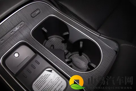 选豪华座驾？看 2026 帕里斯帝尊贵版 25T 混动-1