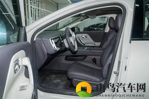 1198 万买纯电轿车，续航 650km 还带激光雷达？-2