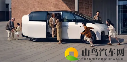 “是不是早就知道不说？”“听说李想不知道召回”？理想汽车汤靖详解“MEGA 2024 款起火事件”-2