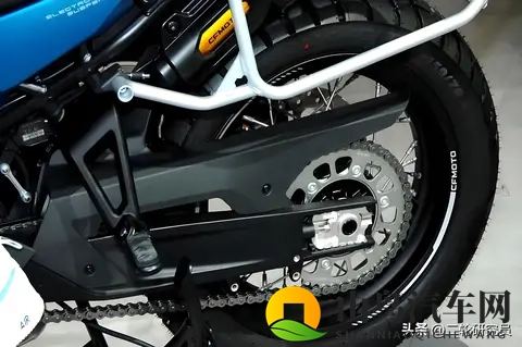 春风800MT ES只升级电子减震，凭啥成摩友热议焦点？-2