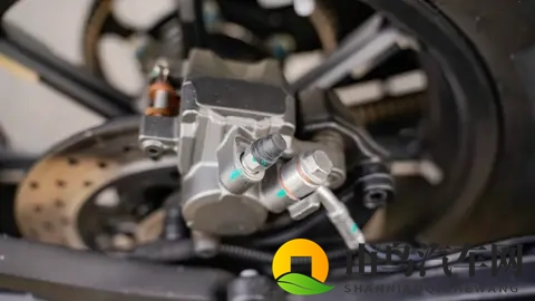 被严重忽视的巡航—20980元钱江AK628静态测评-2