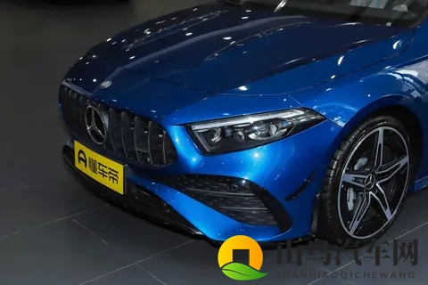 2025 款奔驰 A 级 AMG 两款车型对比:动力同源,配置差异影响选择?-2