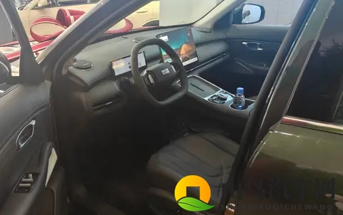 26款吉利银河星舰7到店,升级千里浩瀚H3,换175kW电机+续航200km-1