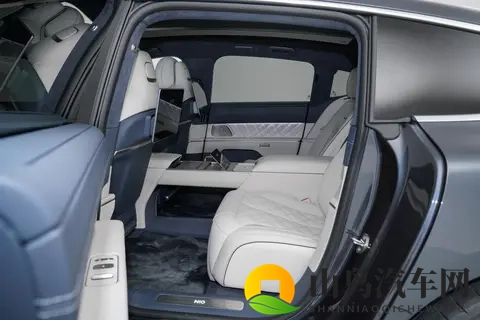 蔚来ET9：豪华与科技的碰撞，适合年轻人、商务人士和科技爱好者-3