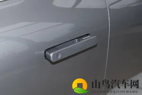 新车:奔驰操刀设计+吉利雷神20技术赋能的插混SUV,实力如何?-3