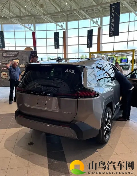 第六代RAV4全球首秀!看到外观,引起网友热议-2