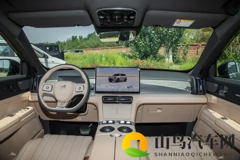 15万级7座SUV，带家人去露营，这车能当移动小房车-3