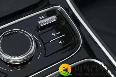 买插混的车友可以下手了，吉利新车限时688万起，带400V快充！-3