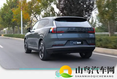 插混架构下，安全仍然是底色 试驾沃尔沃全新XC70-1