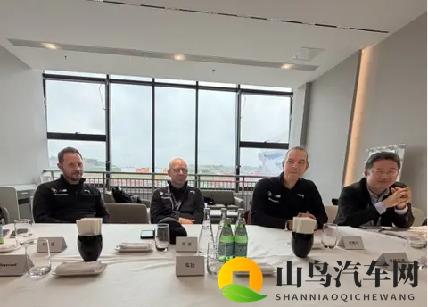 对话 BMW M 总裁：电动化时代，M 车型的初心从未改变！-1