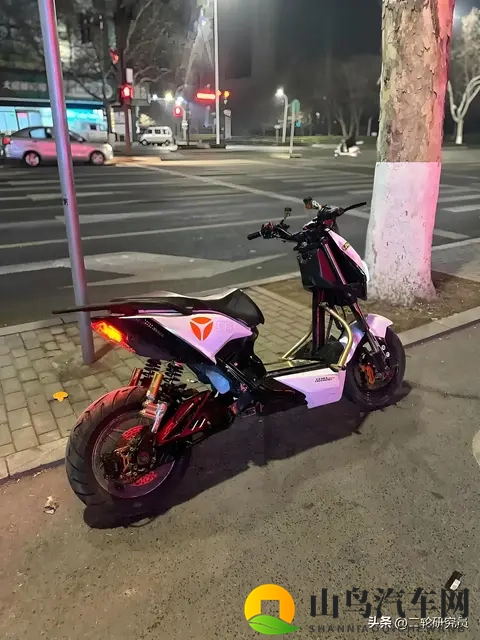 选电摩别乱买！雅迪X5这3个优势，让你通勤一周一充还倍儿有面-1