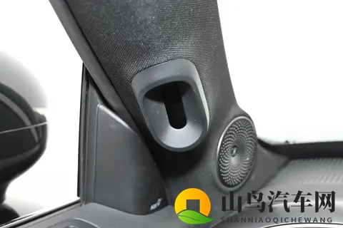 豪华插混SUV又出“黑马”！零重力座椅+双联屏，关键才1699万起-2