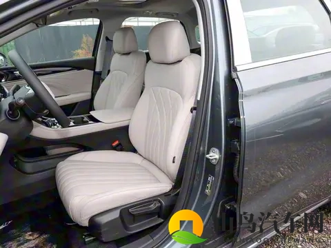 吉利“上硬菜”，688万三厢轿车，亏电油耗28L，买家用车看它-1