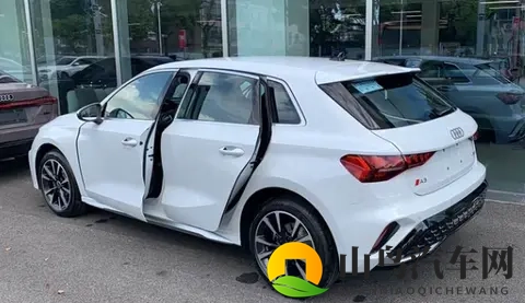 奥迪将价格战打到底！奥迪A3降至12.59万，家用值得考虑吗-2