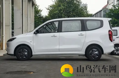 548万起!全新五菱宏光燃油版上市,7座+15L超实用-2