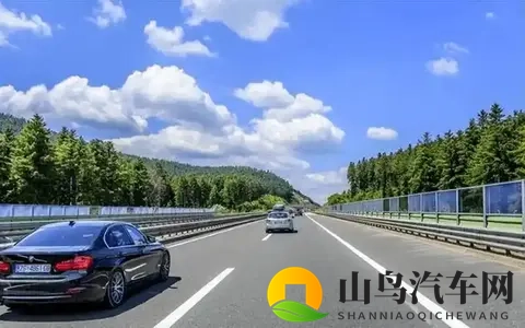 揉我胸 啊 嗯~出水视频:汽车革新盛宴:安全升级、新能源崛起、智能驾驶新篇章-2