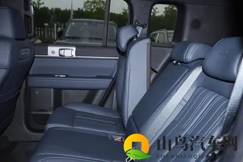 空间能装下一家老小？方程豹钛7，这些细节让长途出行不焦虑！-3