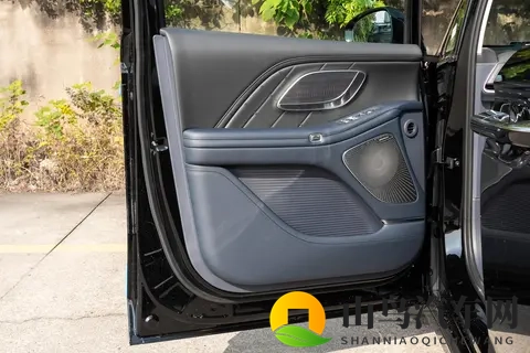 26款岚图梦想家：安全、智能、豪华全面突破，值得试驾体验-2