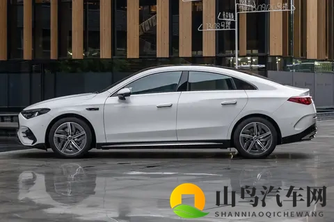 奔驰全新纯电CLA上市，售价249万起，采用三联屏设计-1