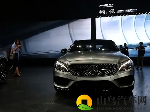 2026 款 AMG C 43 4MATIC 官降背后:奔驰 AMG 品牌的市场竞争策略解析-1
