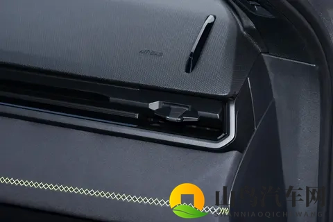 通勤代步好选择 第三代领克 03 燃油性价比试驾-3