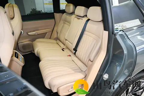 开2025款星纪元ET纯电Ultra四驱，女司机也可以在都市里“撒欢”-3