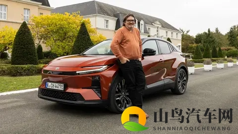 丰田加速电动化步伐，新款C-HR+首秀，设计与性能并重-3