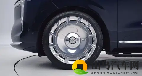 何止霸气，大V博主沉浸式体验智己LS9的旗舰内涵-2