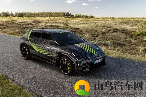 纯电小钢炮没灵魂？起亚EV4 GT：400马力+手动模拟挡，干翻高尔夫R-3