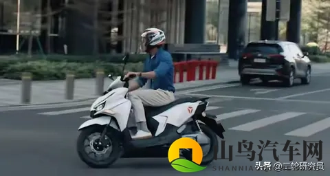 雅迪Velax炸场米兰！20分钟快充+105km续航-1