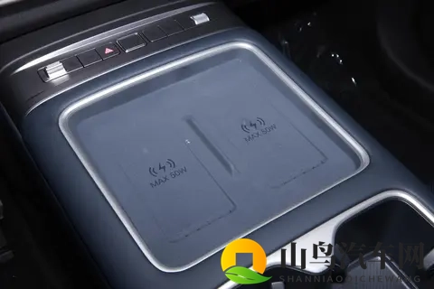 方程豹钛 7 深度体验:20 万级大五座 SUV,凭什么圈粉家庭用户?-3