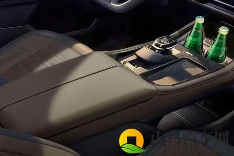 福特巨型跨界SUV车型仅提供混合动力版本，这款配备全轮驱动系统-2