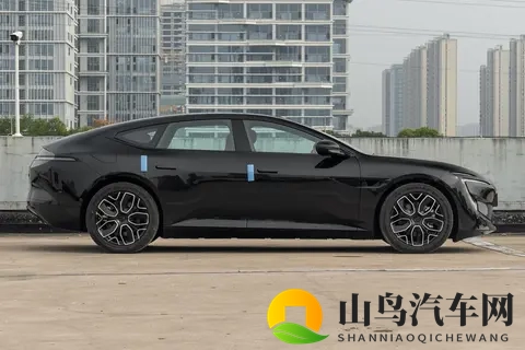 25万级起售，无短板的中大型豪华轿车？阿维塔12四激光版-2