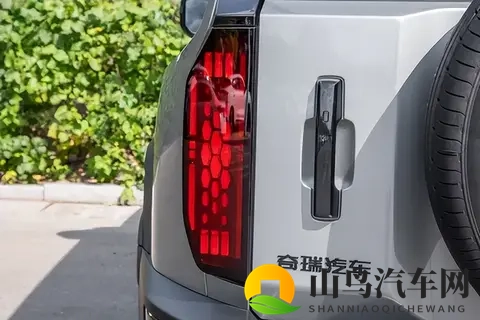 越野圈炸锅了！这台国产SUV一出手，合资硬派都慌了！-2